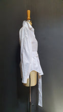 Load image into Gallery viewer, Cezanne Linen Shirt with Belt
