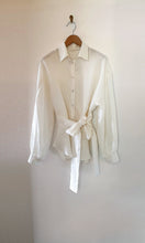 Load image into Gallery viewer, Cezanne Linen Shirt with Belt
